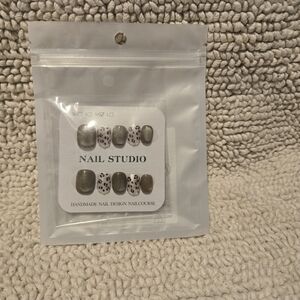 Nail Studio Green Leopard Press-On Nail Set